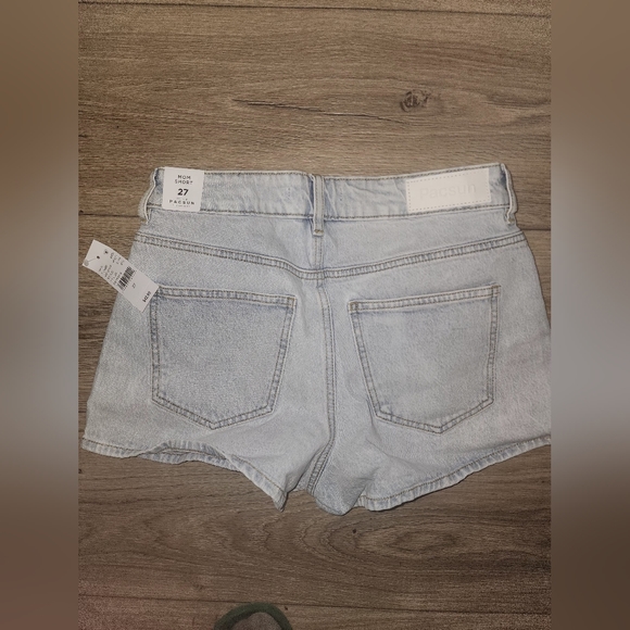 Pacsun Women's Light Wash Denim Cut Off Shorts Size 27 - Picture 3 of 5